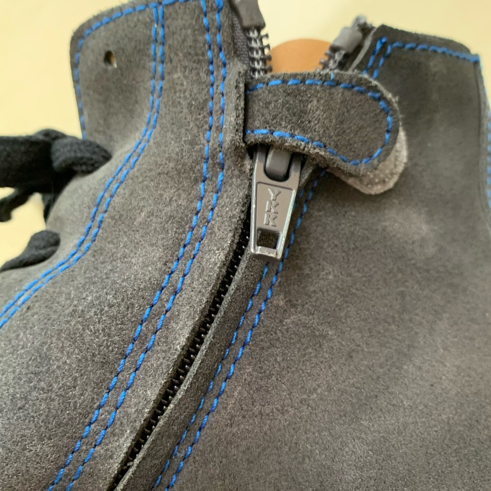 Sneakers - Picture 3 of 4
